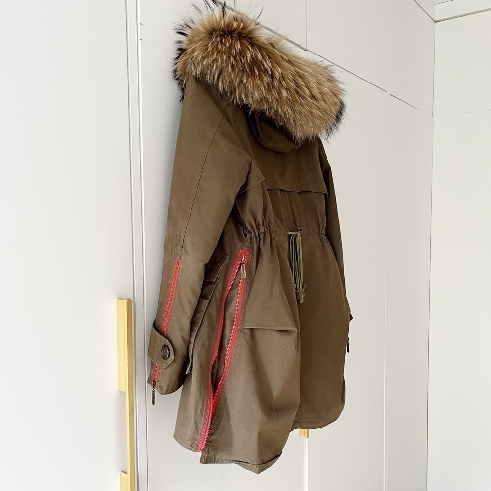 STUNNING parka with fur collar and contrasting zippers - Picture 5 of 13